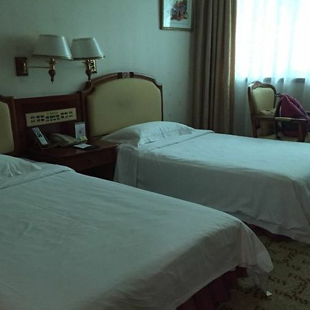 Phoenix Hotel Наньнин Экстерьер фото