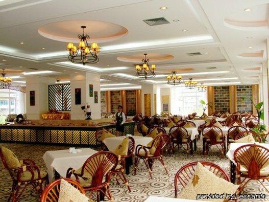 Phoenix Hotel Наньнин Ресторан фото
