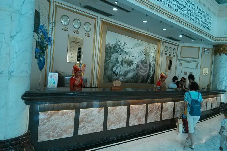 Phoenix Hotel Наньнин Экстерьер фото